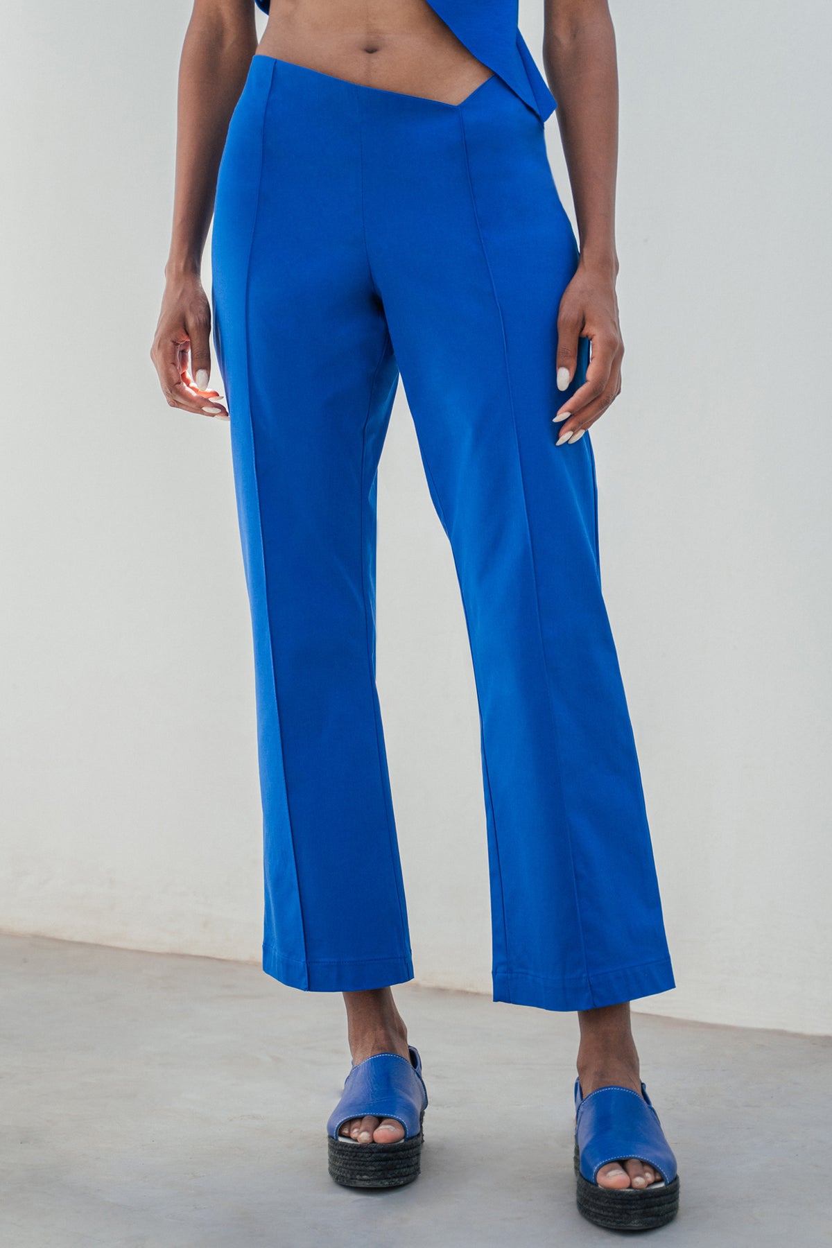 V-shaped waist pants