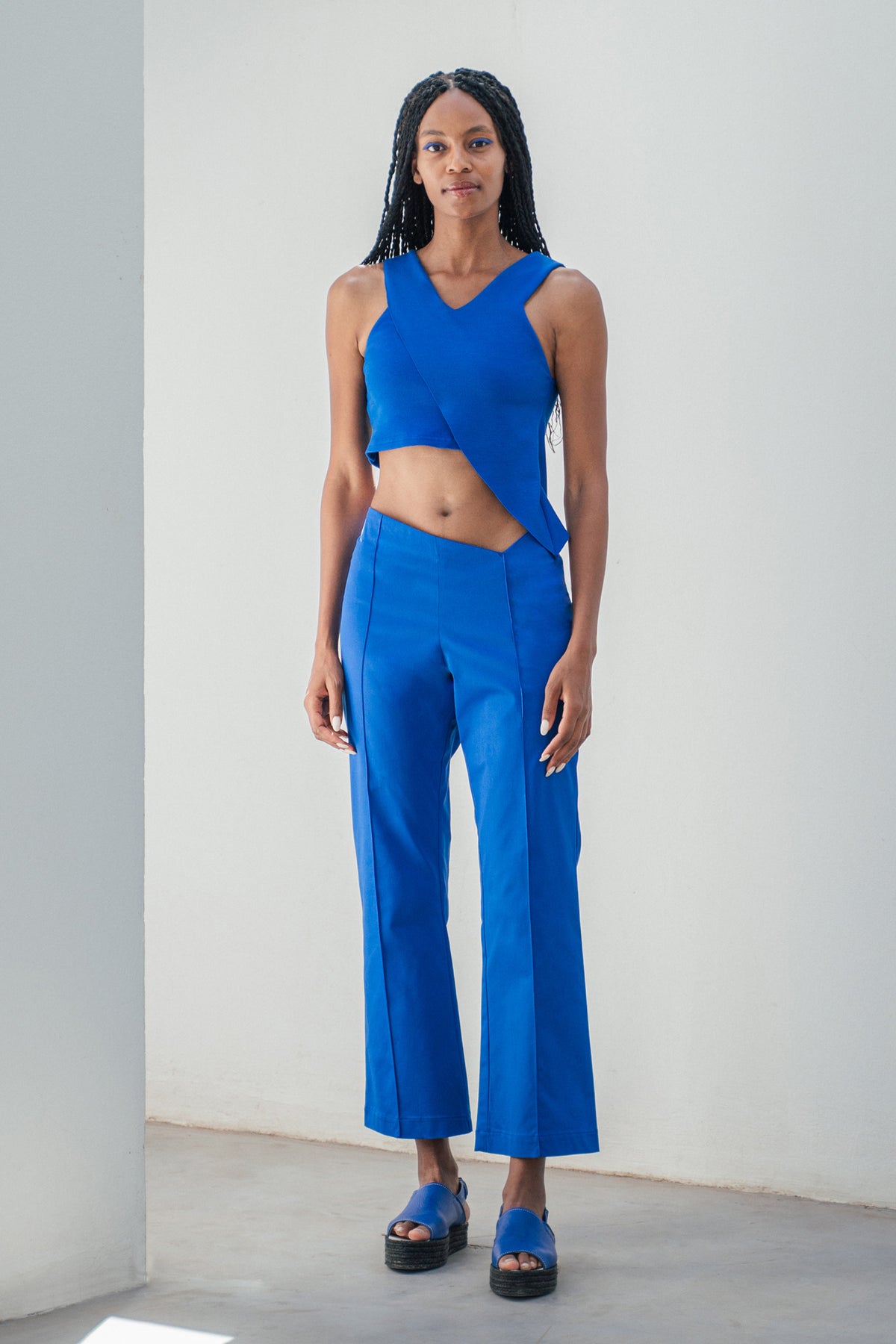 V-shaped waist pants