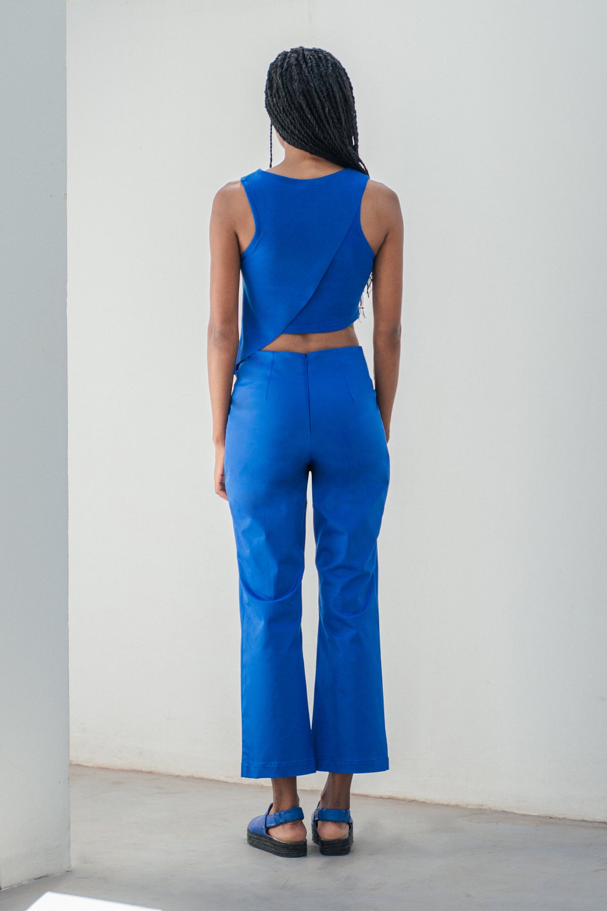 V-shaped waist pants